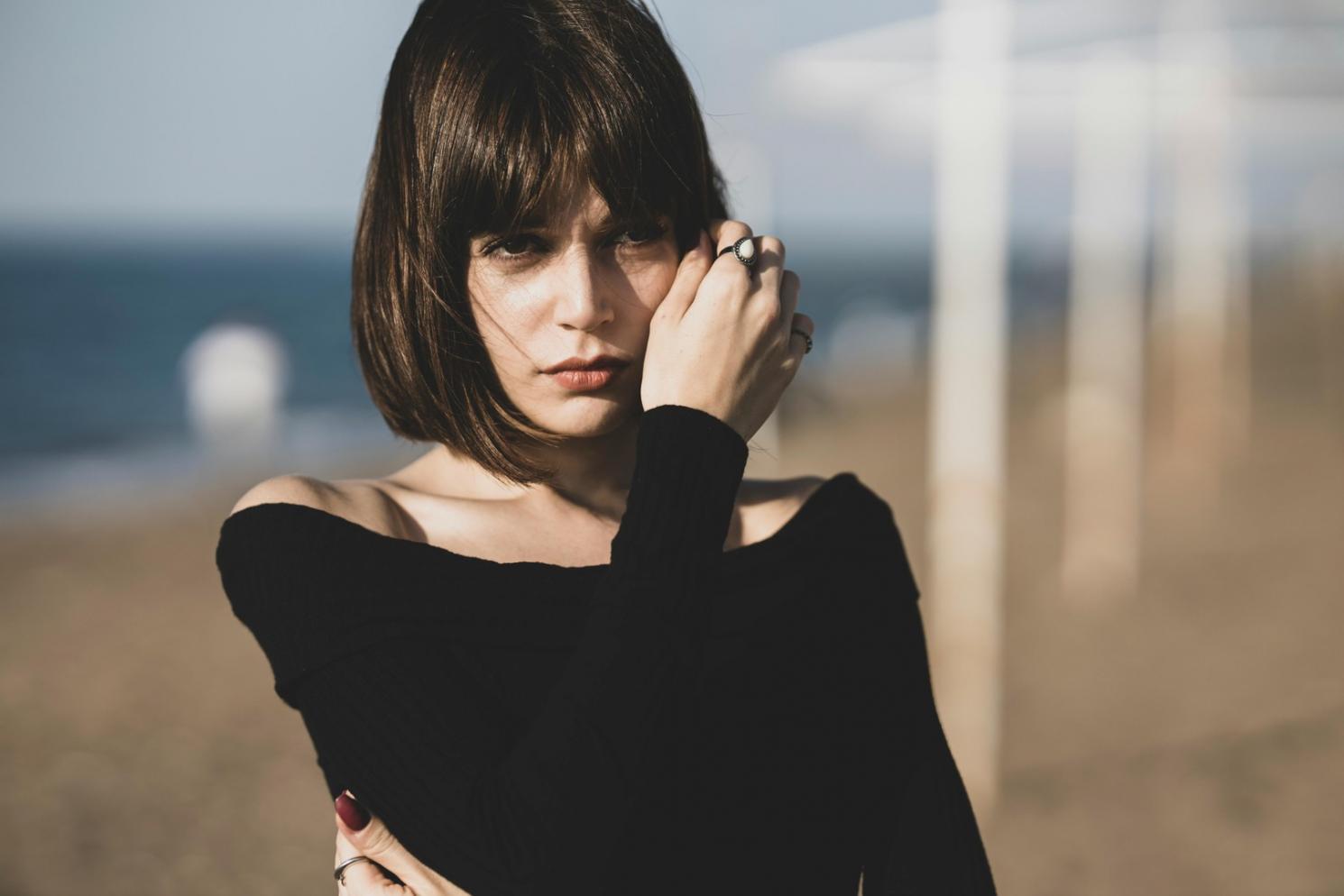 Laboratorio di hairstyling con strumenti professionali