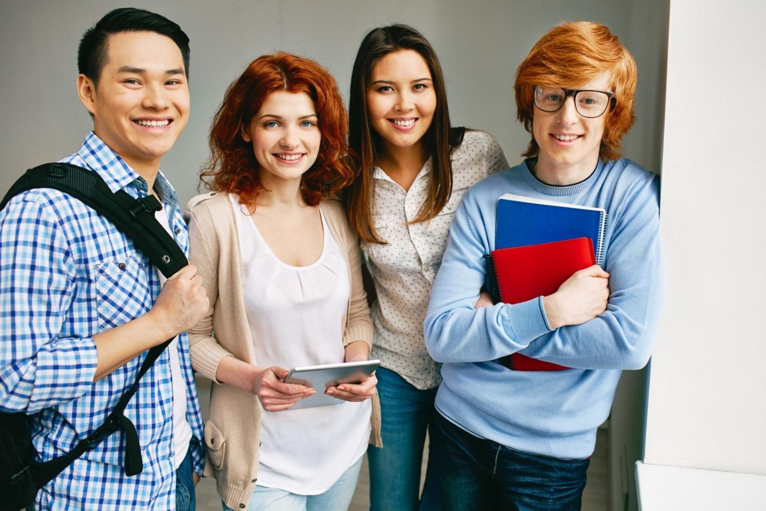 Dettaglio di tecnica di taglio professionale in azione